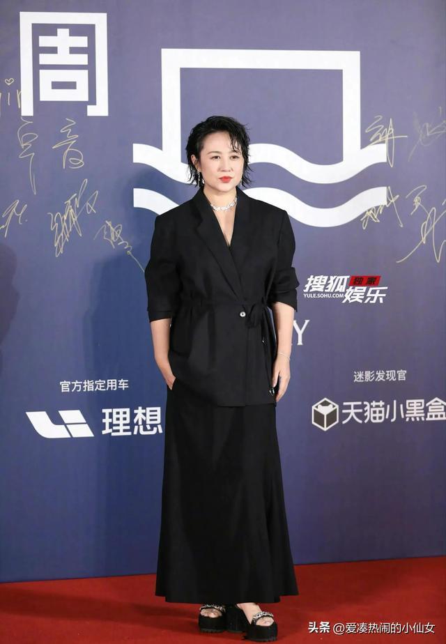 群浓妆艳抹中格外清爽没假面感这一夜被素颜的金晨惊艳在一(图11)